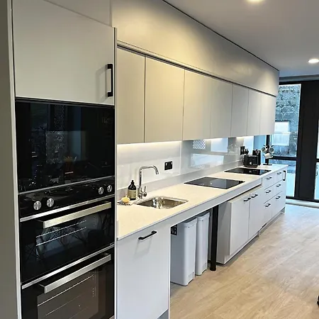 Queen Street Place Hotel *