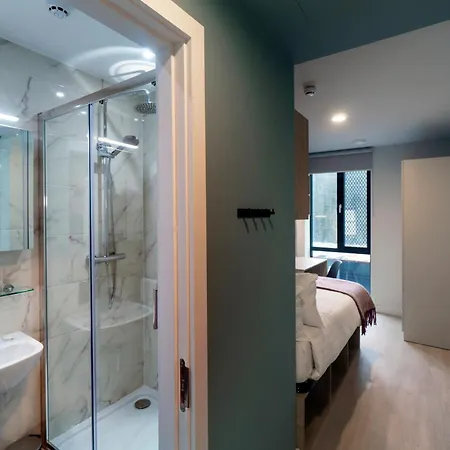 Queen Street Place Aparthotel 4*