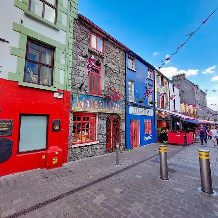 Aparthotel Queen Street Place 4*