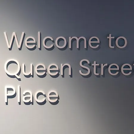 Queen Street Place 4*