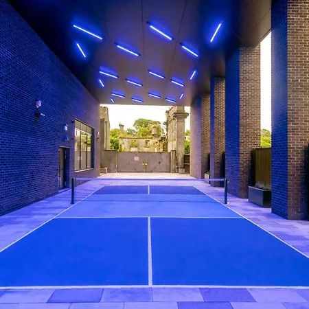 Queen Street Place 4*