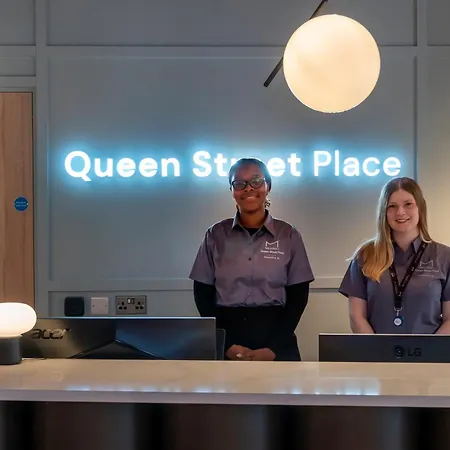 Queen Street Place Aparthotel 4*