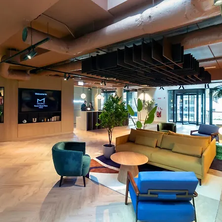 Aparthotel Queen Street Place 4*